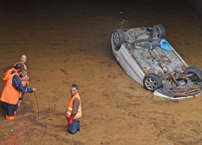  (الصورة: Getty) فيضانات في الجزائر