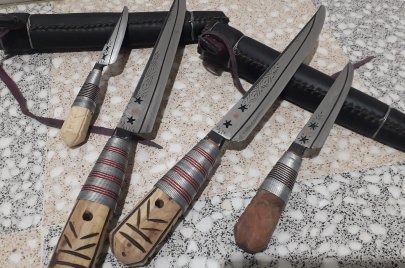 سكاكين تقليدية من منطقة بوسعادة الجزائرية (فيسبوك/الترا جزائر)