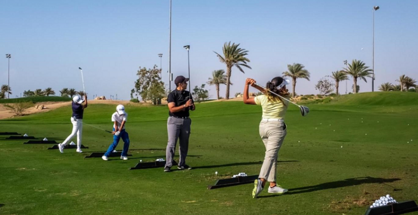 نساء يمارسن رياضة الغولف (الصورة: أندبندنت عربية)
